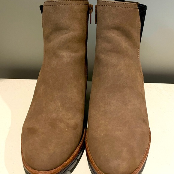 Naturalizer Taupe Platform Bootie - Picture 3 of 4